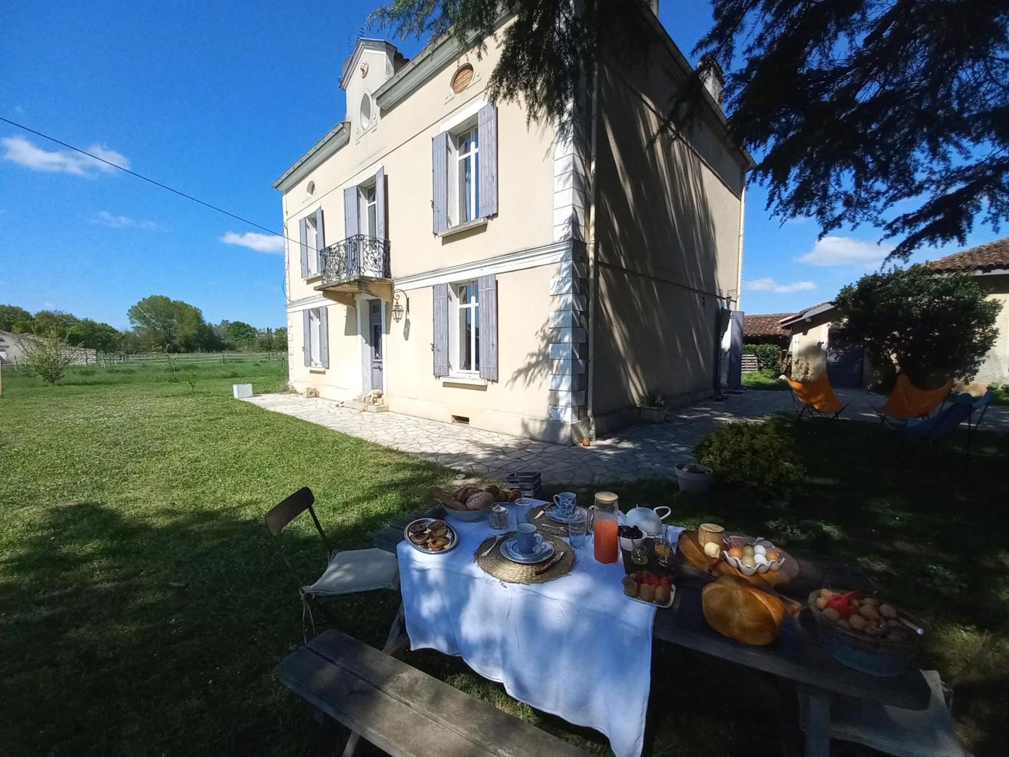 Sainte-Livrade-sur-Lot L' Embellie Sur Lot Bed & Breakfast エクステリア 写真